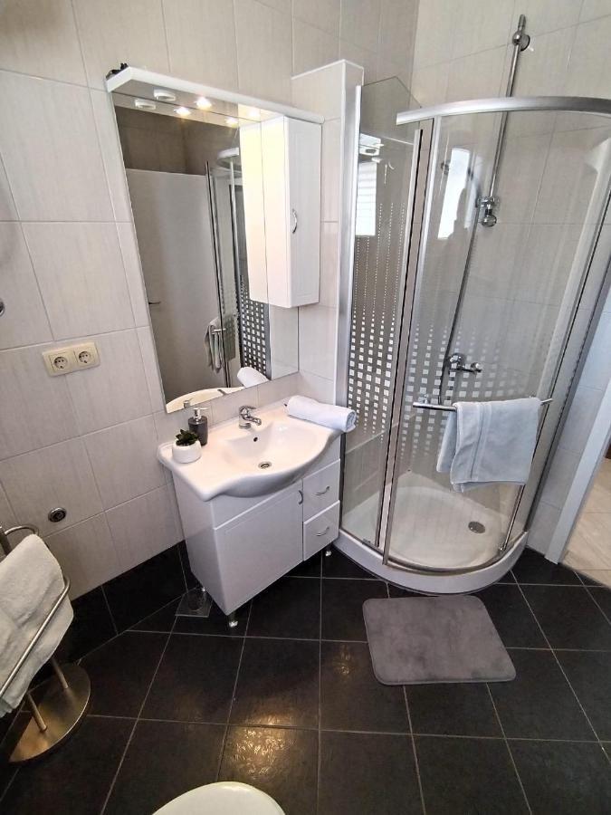 Apartments By The Sea Duce, Omis - 2731 Дуги Рат Екстериор снимка